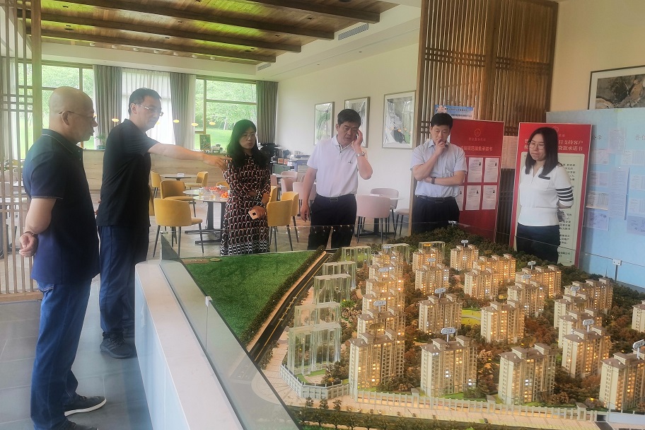 集团公司董事会秘书鲁玉栋到鲁信金山调研2.jpg