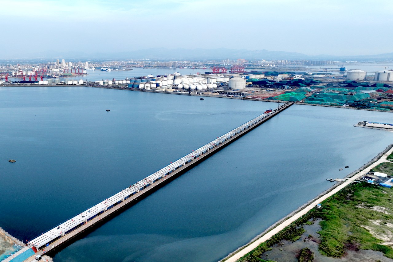省天然气环网东干线跨海栈桥实现南北贯通11.jpg